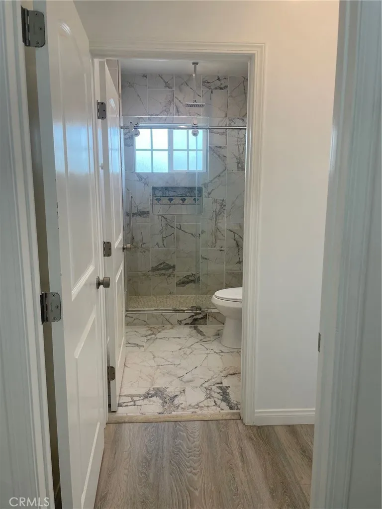 16023 Wyandotte Street Lake Balboa, CA 91406