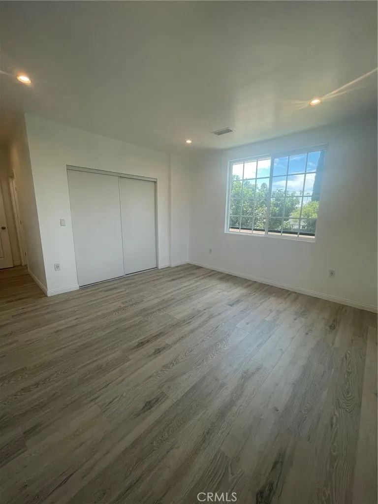 16023 Wyandotte Street Lake Balboa, CA 91406