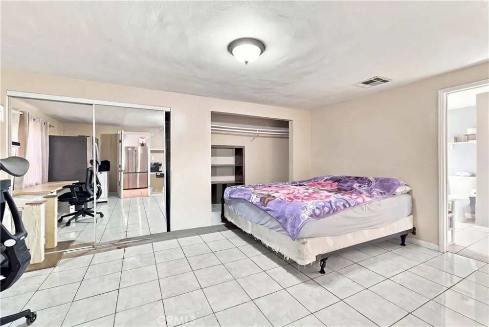 11863 Phillippi Avenue Pacoima, CA 91331