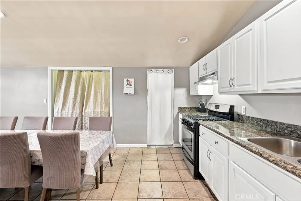 11863 Phillippi Avenue Pacoima, CA 91331