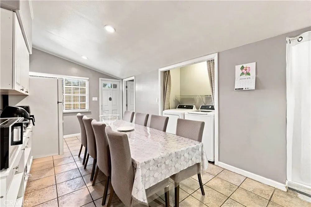 11863 Phillippi Avenue Pacoima, CA 91331