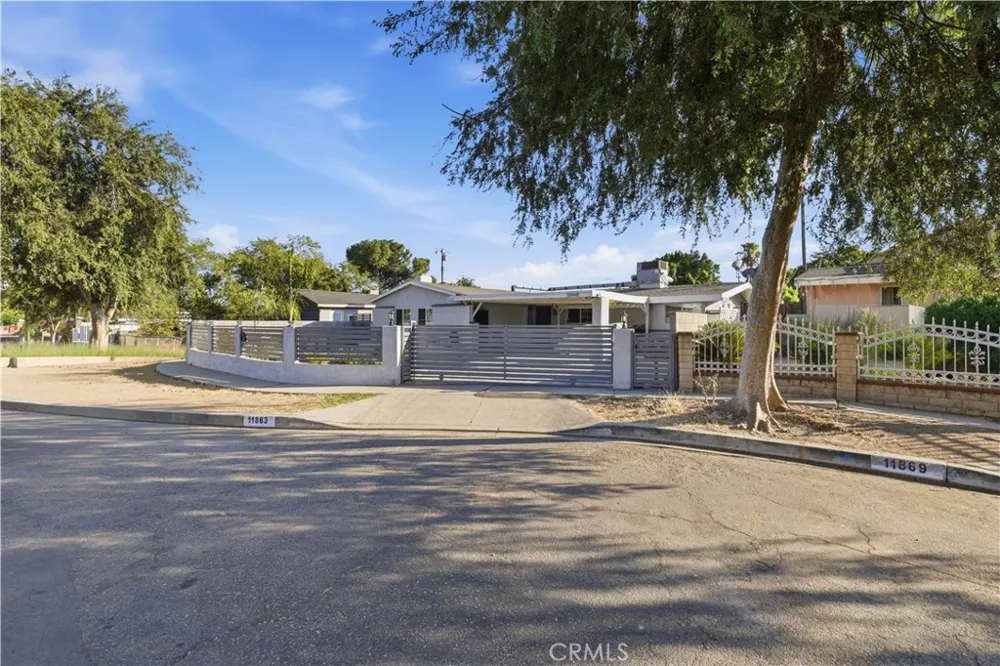 11863 Phillippi Avenue Pacoima, CA 91331