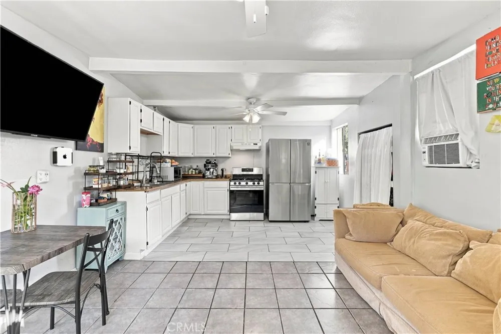 11863 Phillippi Avenue Pacoima, CA 91331
