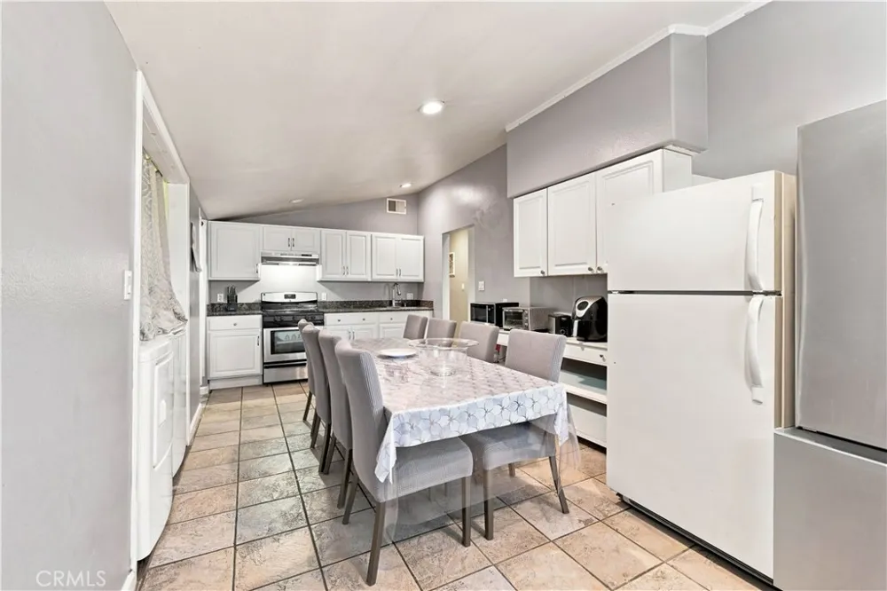 11863 Phillippi Avenue Pacoima, CA 91331