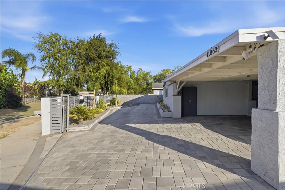 11863 Phillippi Avenue Pacoima, CA 91331