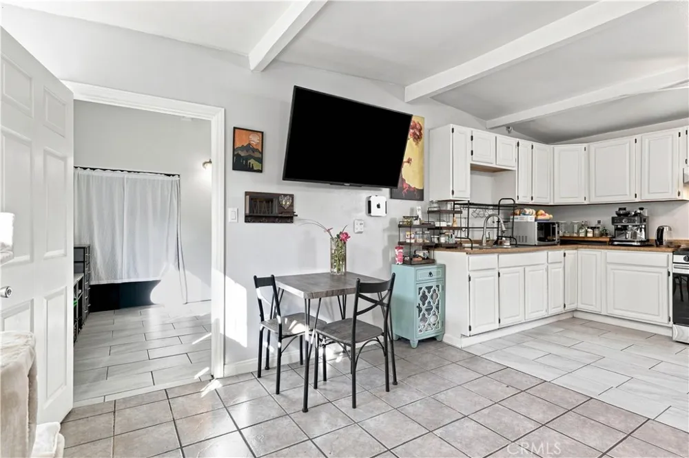 11863 Phillippi Avenue Pacoima, CA 91331