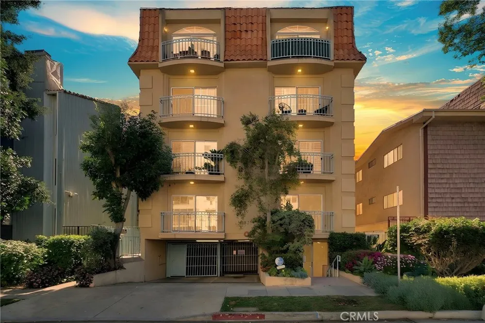 1871 Greenfield Avenue #102 Los Angeles, CA 90025