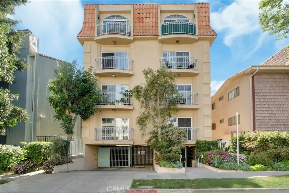 1871 Greenfield Avenue #102 Los Angeles, CA 90025