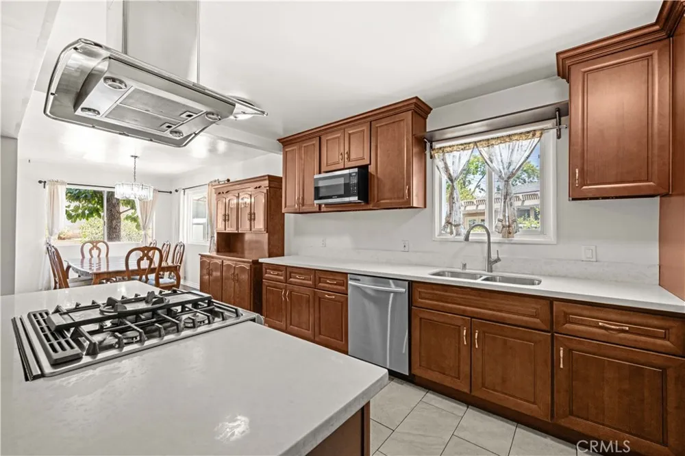 14515 Daubert San Fernando, CA 91345
