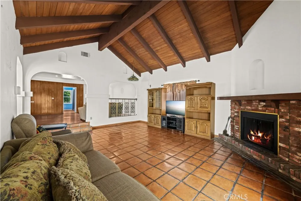 14515 Daubert San Fernando, CA 91345