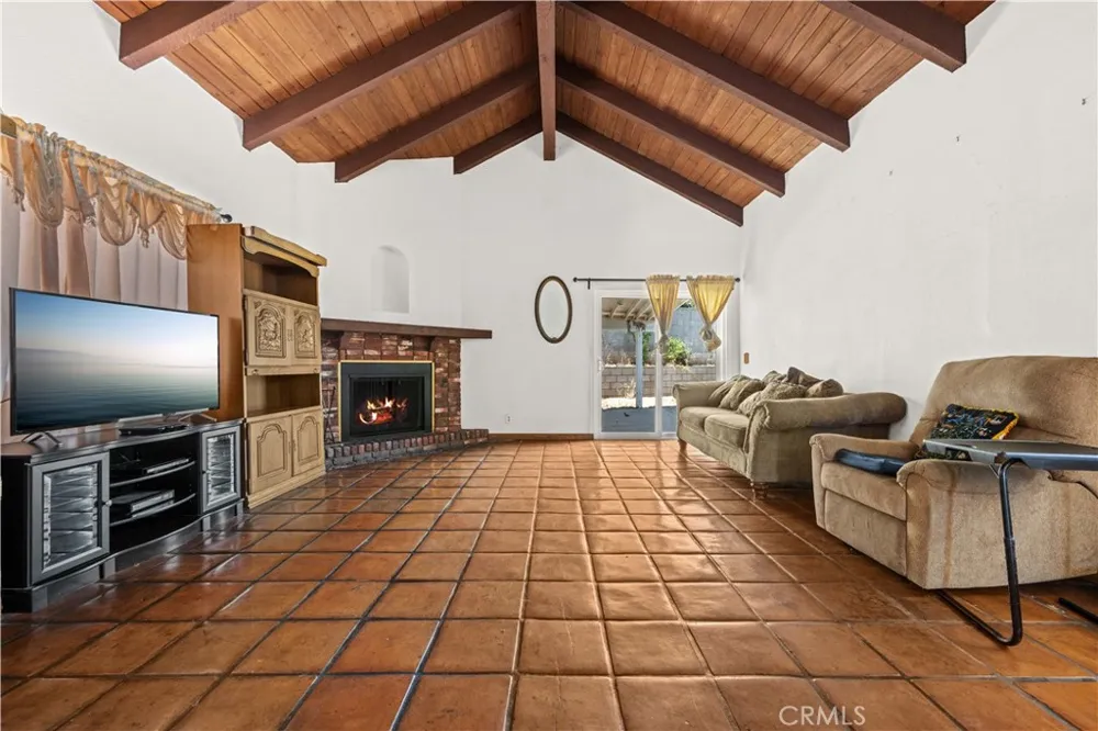 14515 Daubert San Fernando, CA 91345