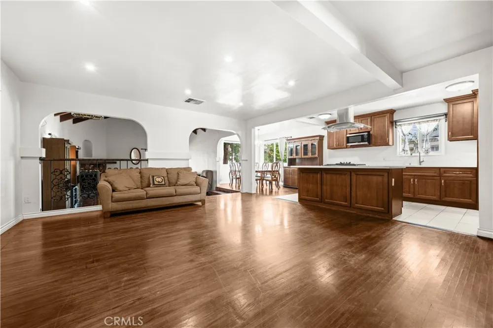 14515 Daubert San Fernando, CA 91345