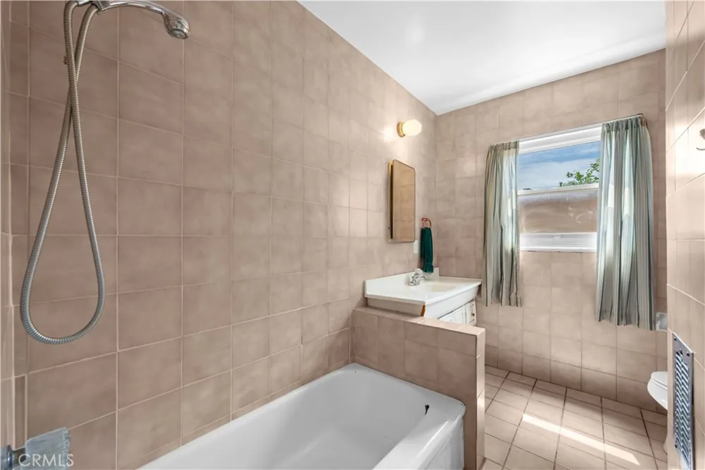 14515 Daubert San Fernando, CA 91345