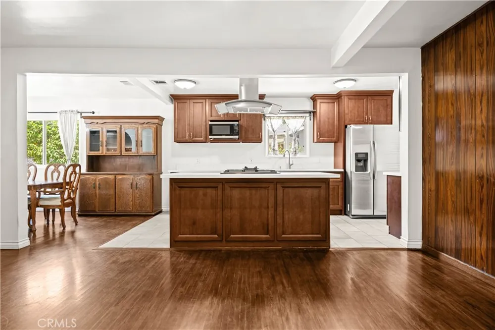 14515 Daubert San Fernando, CA 91345