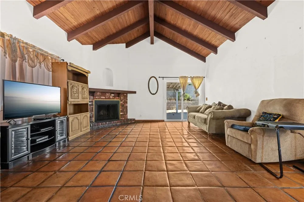 14515 Daubert San Fernando, CA 91345