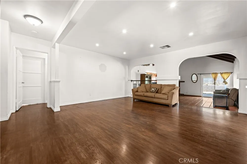 14515 Daubert San Fernando, CA 91345