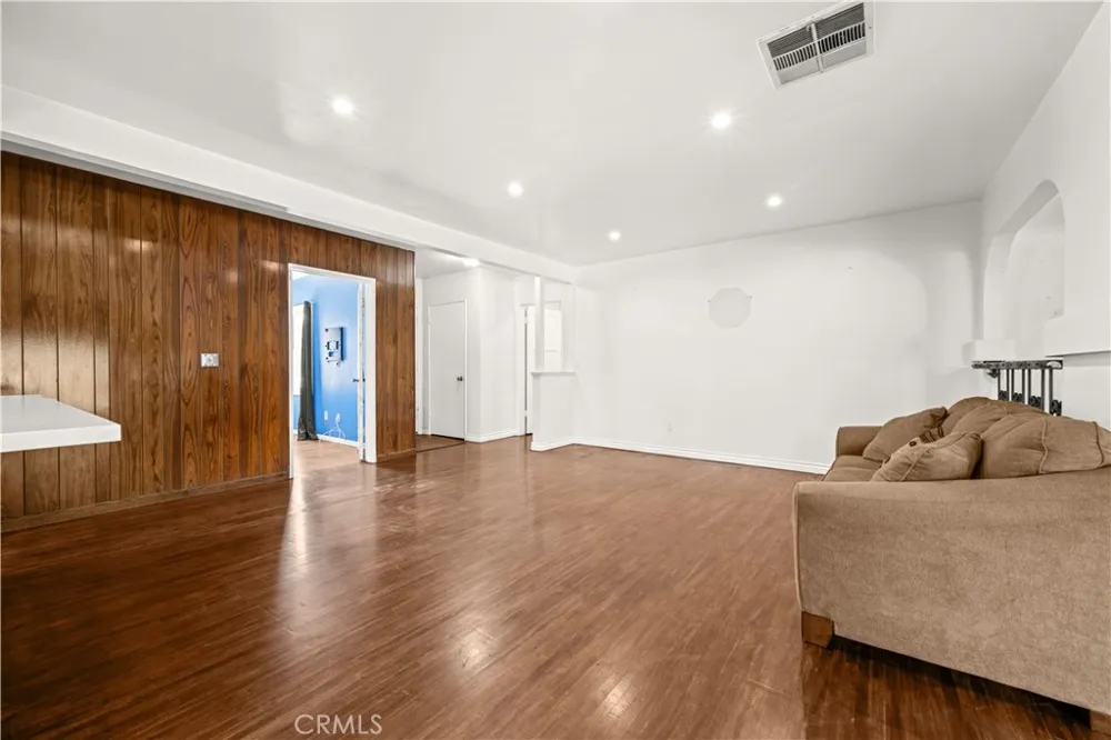 14515 Daubert San Fernando, CA 91345