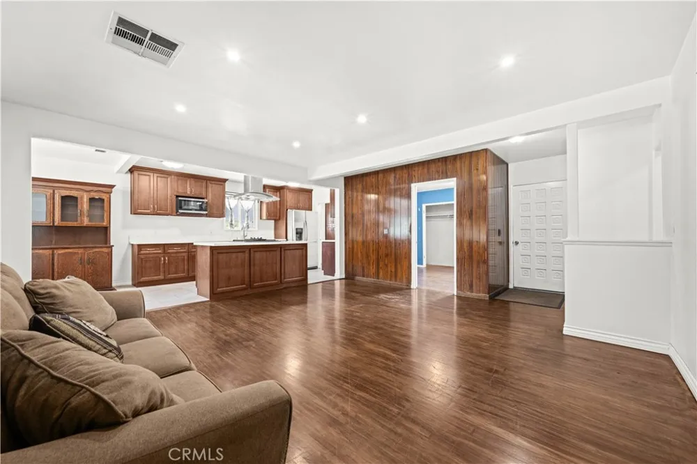 14515 Daubert San Fernando, CA 91345