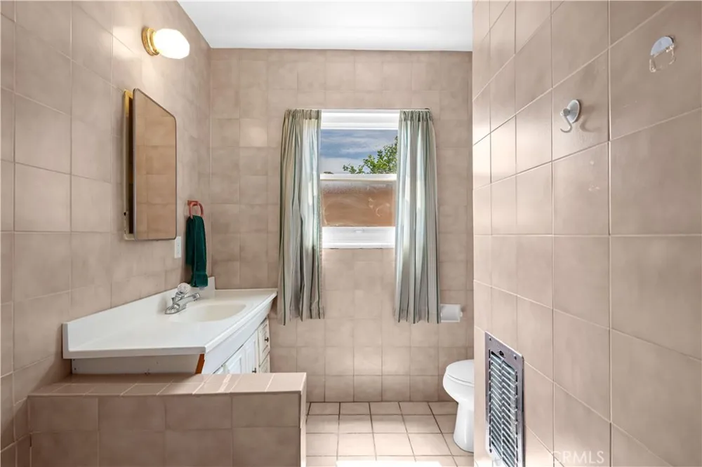 14515 Daubert San Fernando, CA 91345