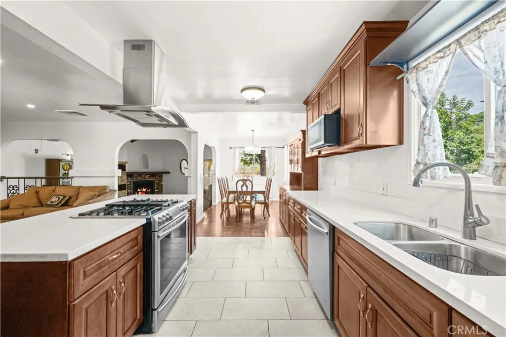 14515 Daubert San Fernando, CA 91345