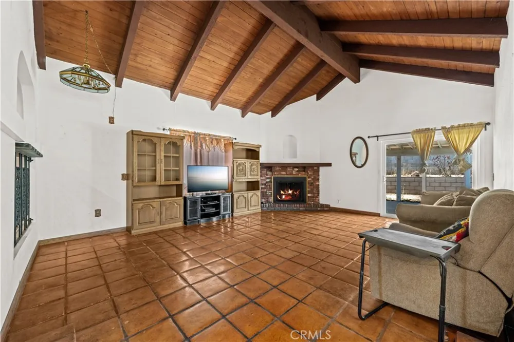 14515 Daubert San Fernando, CA 91345