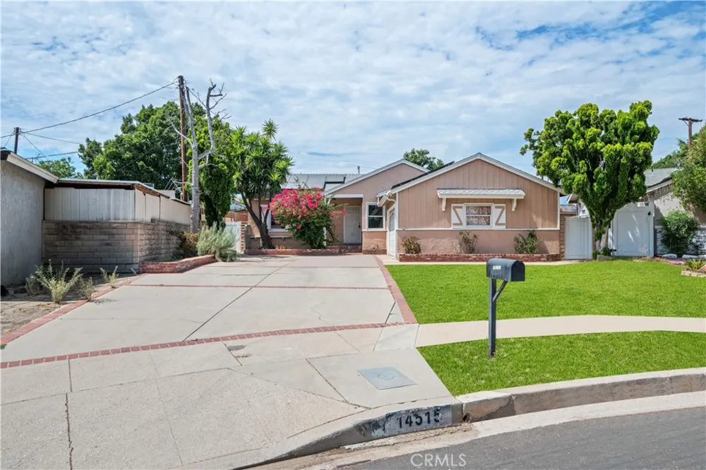 14515 Daubert San Fernando, CA 91345