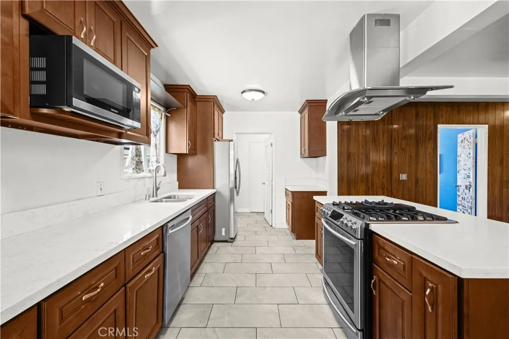 14515 Daubert San Fernando, CA 91345
