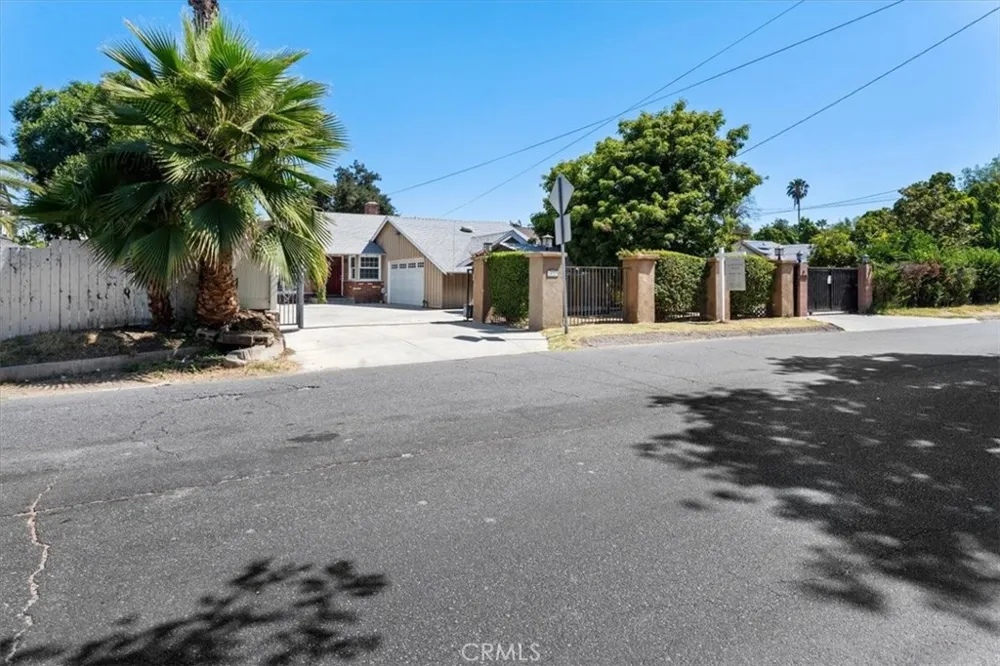 14319 Valerio Street Van Nuys, CA 91405