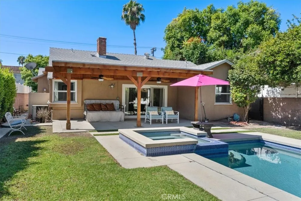 14319 Valerio Street Van Nuys, CA 91405