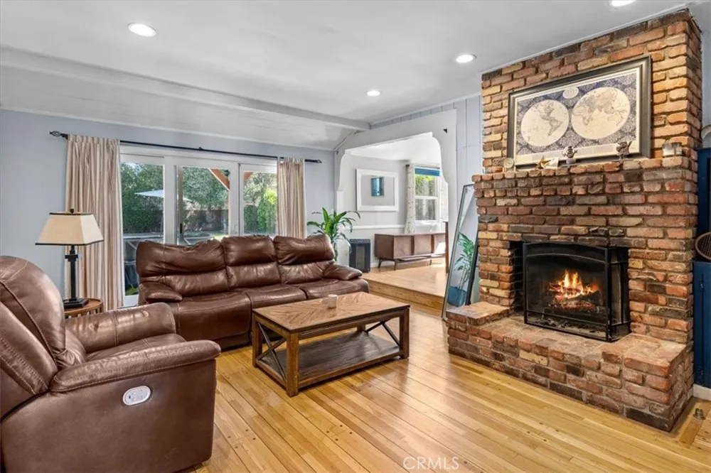 14319 Valerio Street Van Nuys, CA 91405