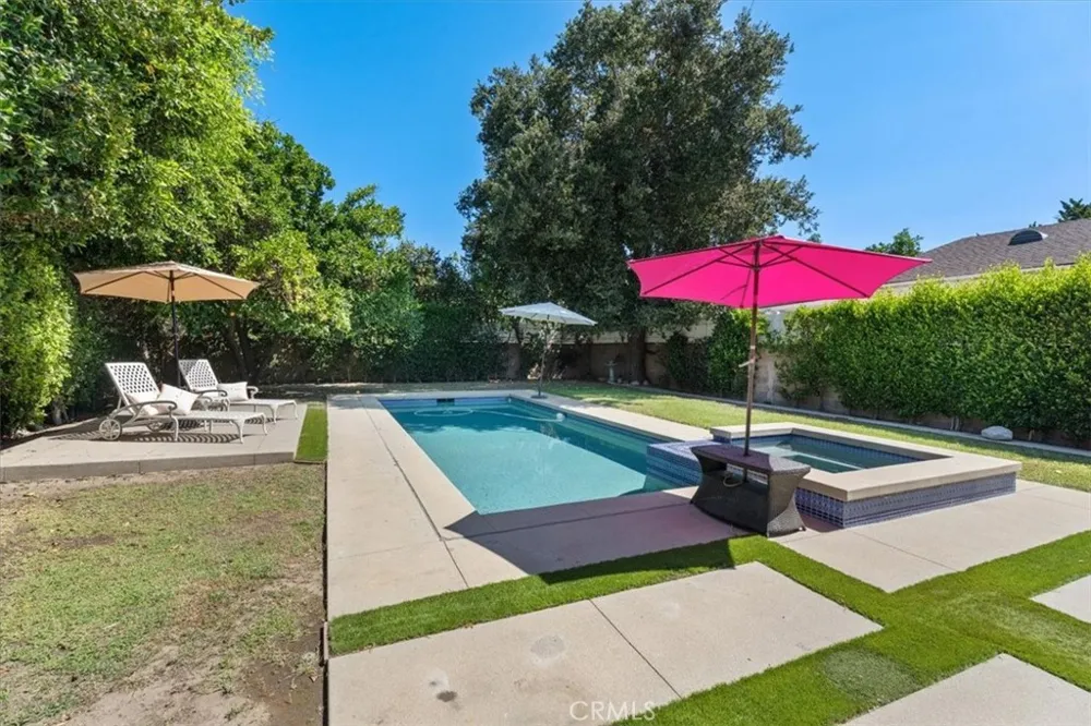 14319 Valerio Street Van Nuys, CA 91405
