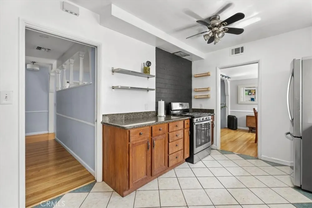 14319 Valerio Street Van Nuys, CA 91405