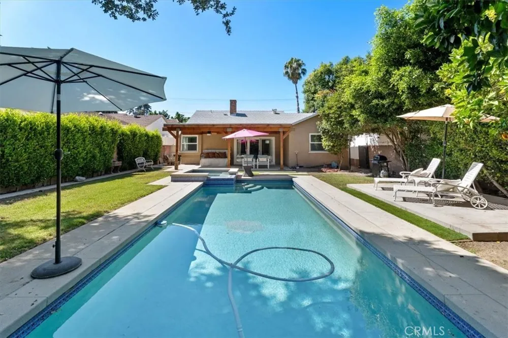 14319 Valerio Street Van Nuys, CA 91405
