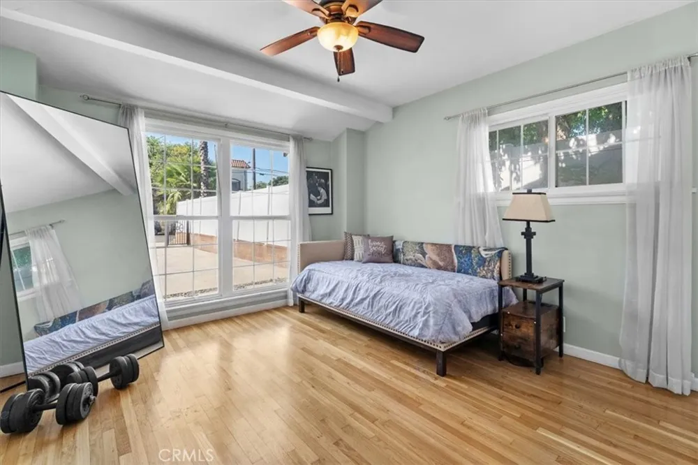 14319 Valerio Street Van Nuys, CA 91405