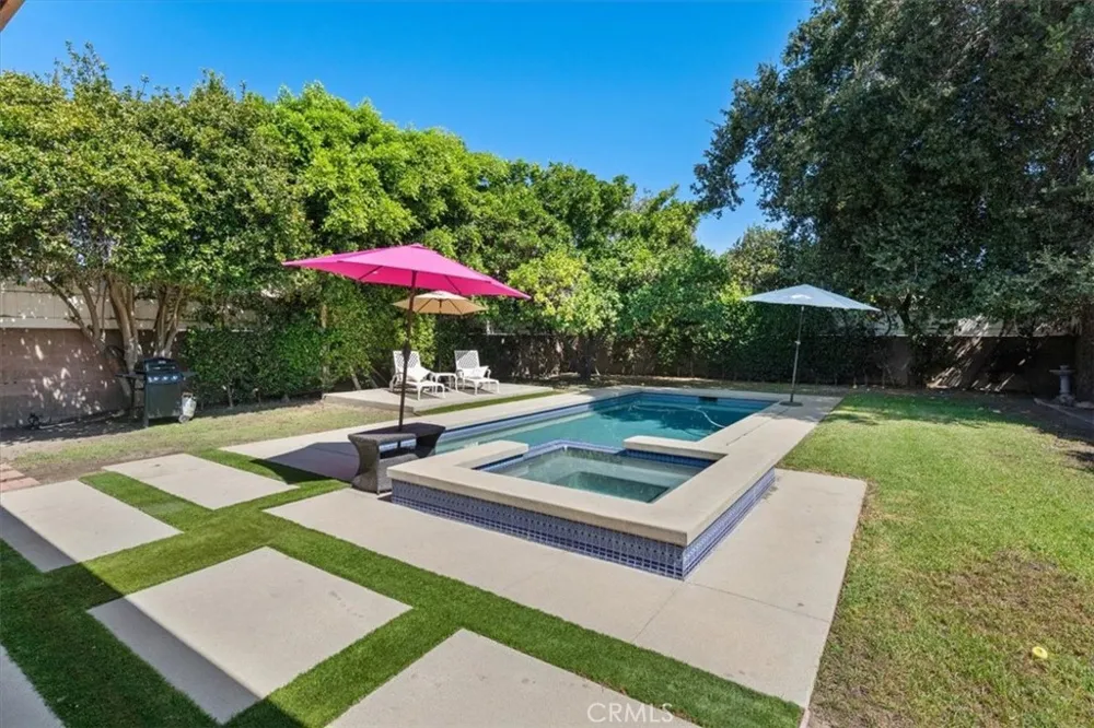 14319 Valerio Street Van Nuys, CA 91405