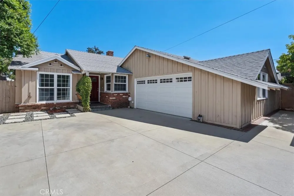 14319 Valerio Street Van Nuys, CA 91405