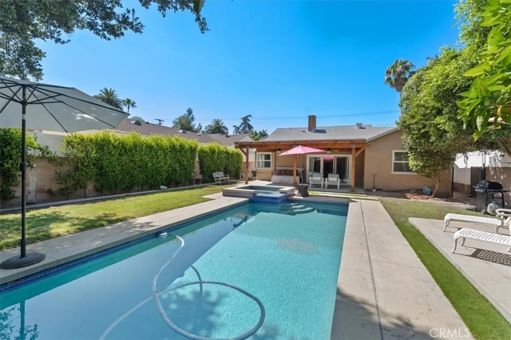14319 Valerio Street Van Nuys, CA 91405