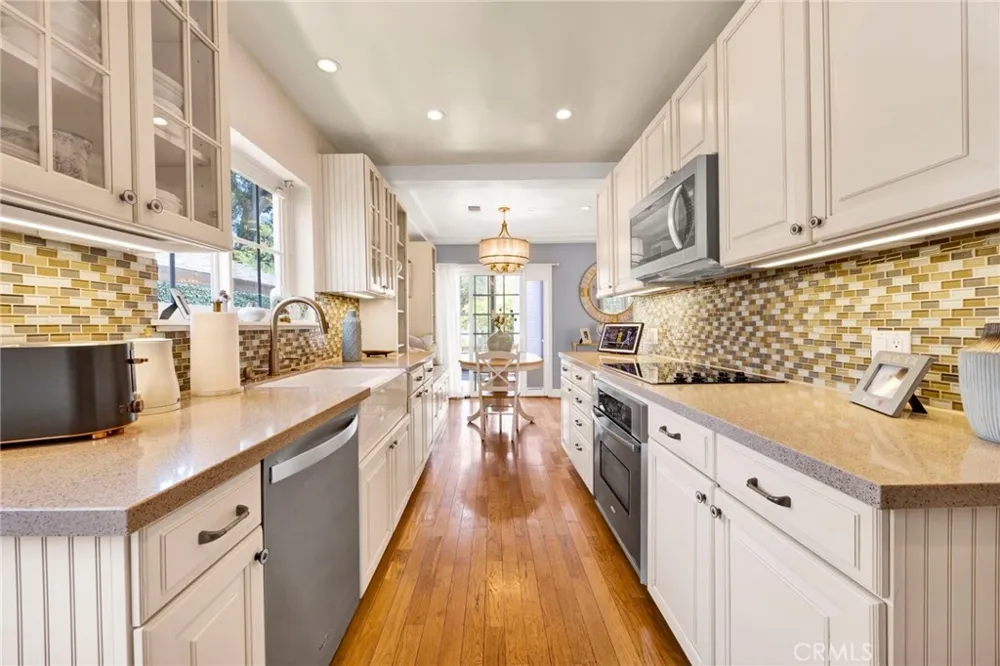 3374 Floyd Los Angeles, CA 90068