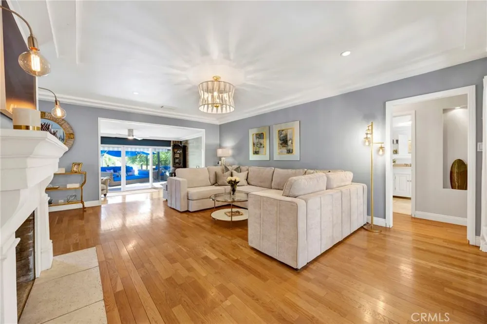 3374 Floyd Los Angeles, CA 90068