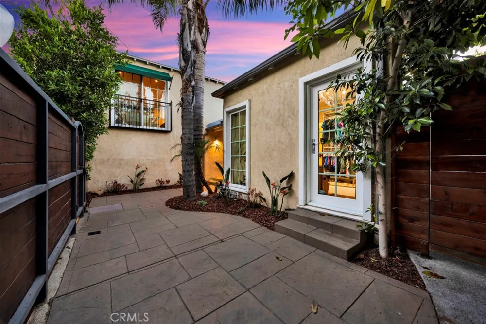 3374 Floyd Los Angeles, CA 90068
