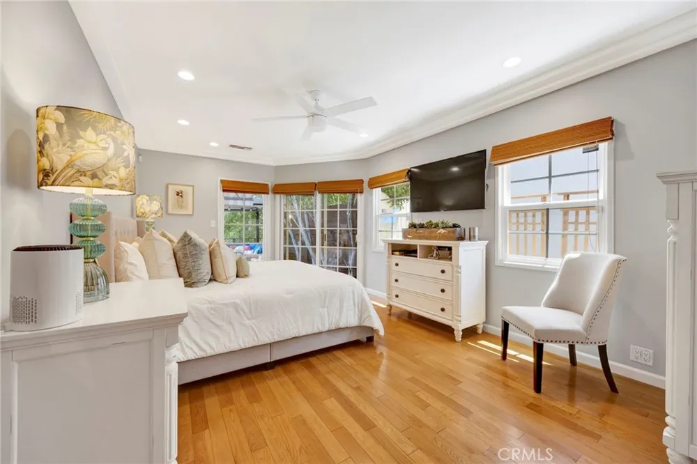 3374 Floyd Los Angeles, CA 90068