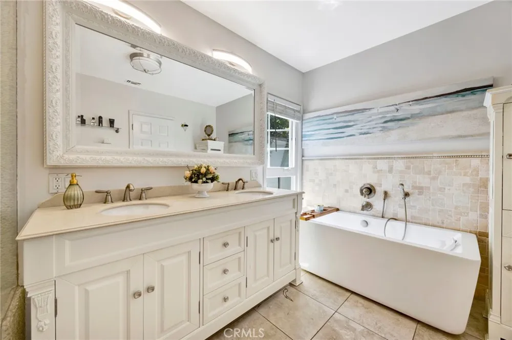 3374 Floyd Los Angeles, CA 90068