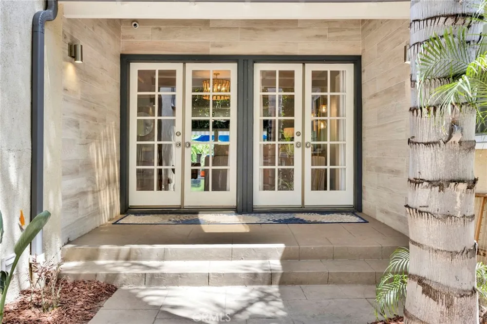 3374 Floyd Los Angeles, CA 90068