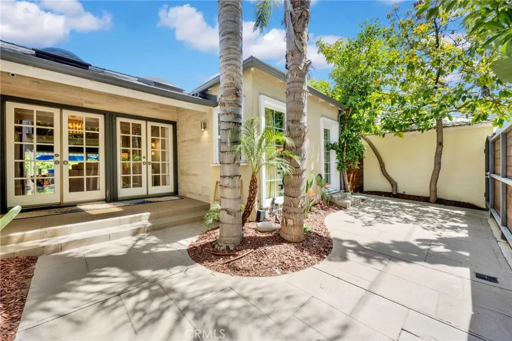 3374 Floyd Los Angeles, CA 90068