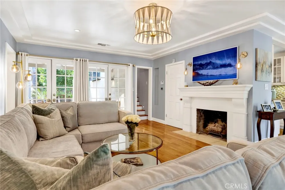 3374 Floyd Los Angeles, CA 90068