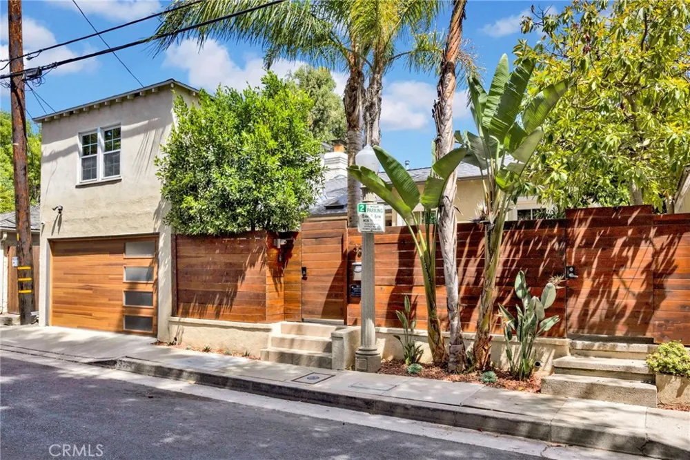 3374 Floyd Los Angeles, CA 90068