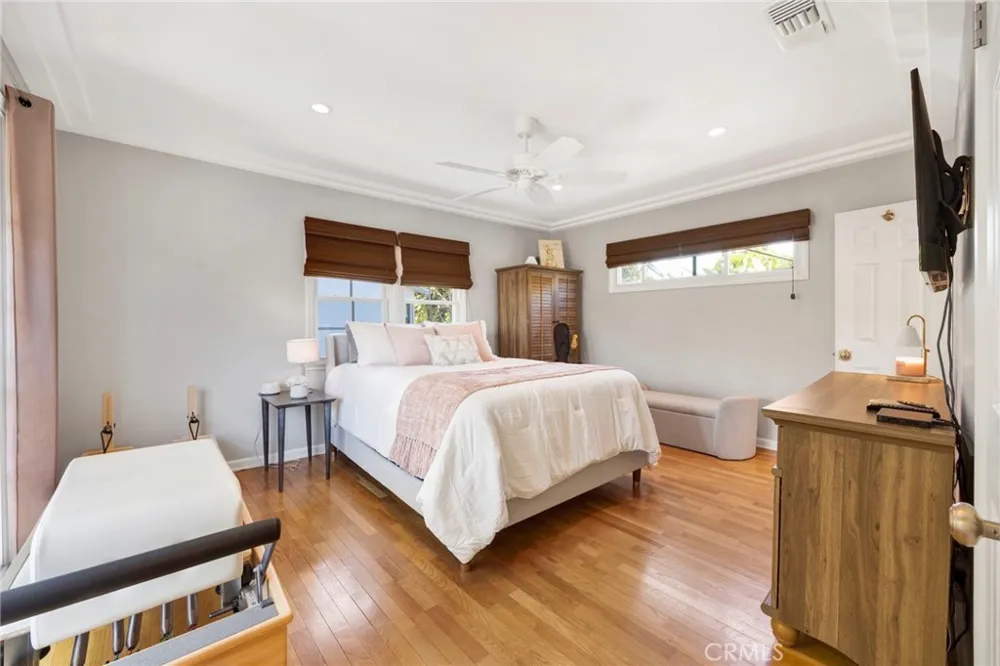 3374 Floyd Los Angeles, CA 90068