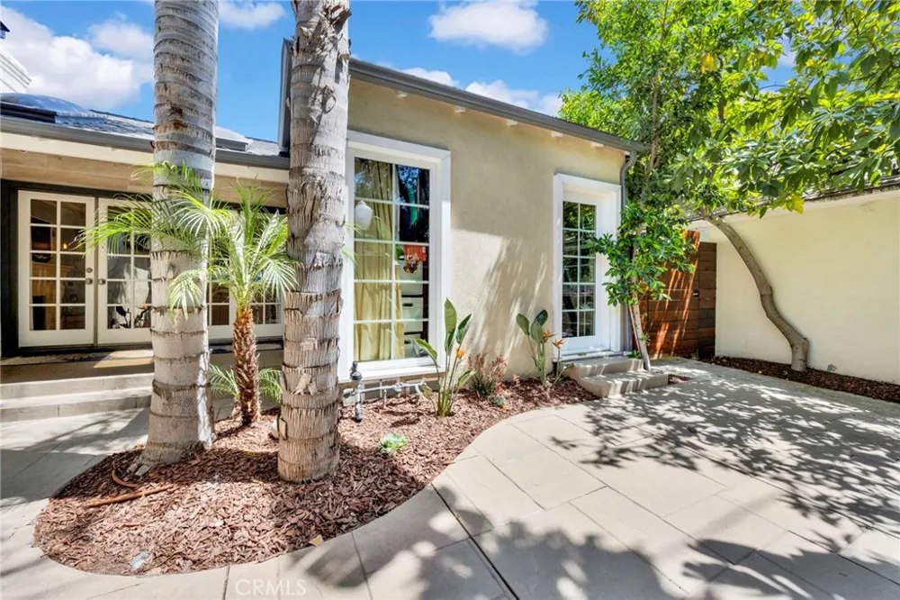 3374 Floyd Los Angeles, CA 90068