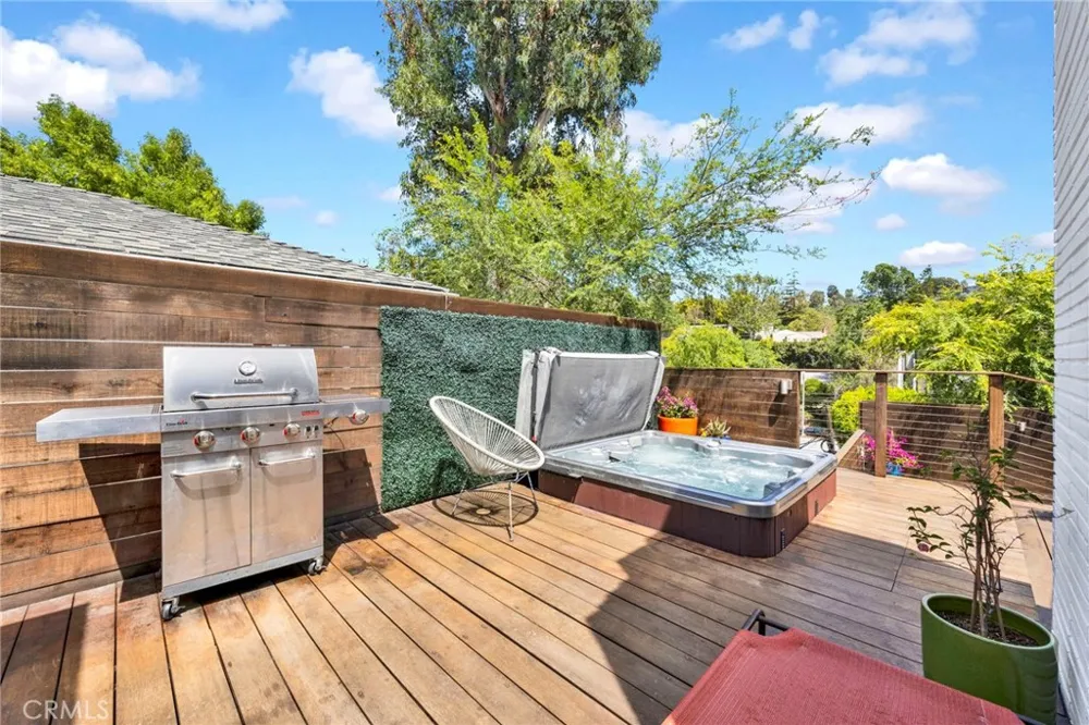 3374 Floyd Los Angeles, CA 90068