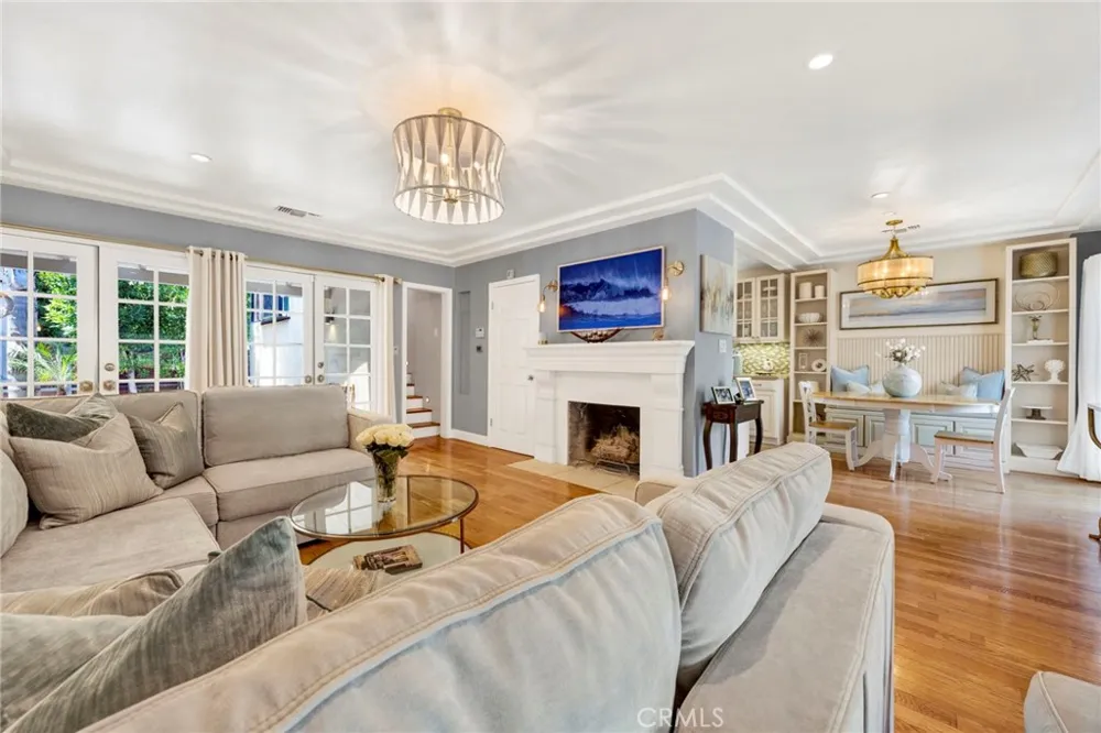 3374 Floyd Los Angeles, CA 90068